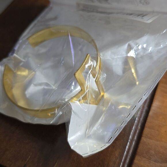 Cross cuff bracelet Gold tone - Picture 4 of 9